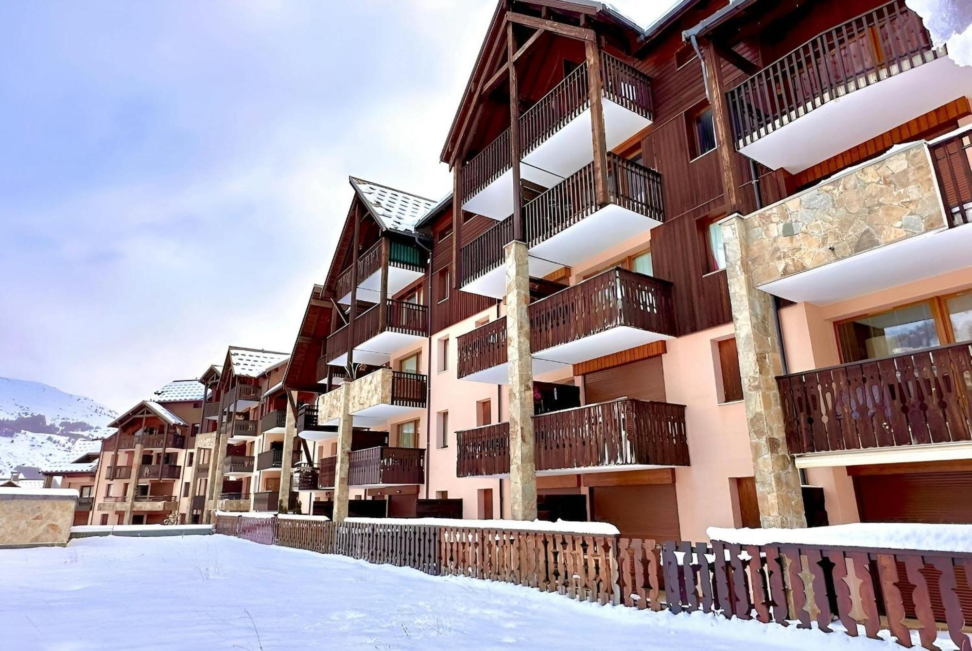 Casa-Amelie Terrace With View And Parking Apartment Vars  Exterior photo